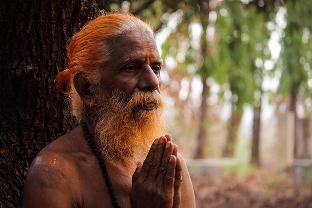 Factors Influencing the Adaptation of Priest Facing the Audience in Modern Mass