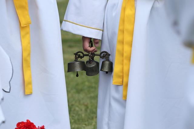 Spiritual Connections: Who Are the Altar Servers at EWTN Masses? 5 Tips for those considering becoming an altar server at EWTN Masses
