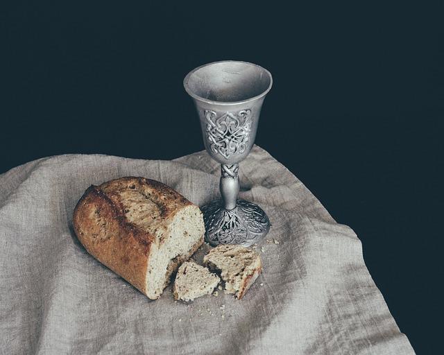 Can a Non-Catholic Take Communion in a Catholic Church? Understanding Sacramental Norms! 5 Key Factors to Consider Before Receiving Holy Communion as a Non-Catholic