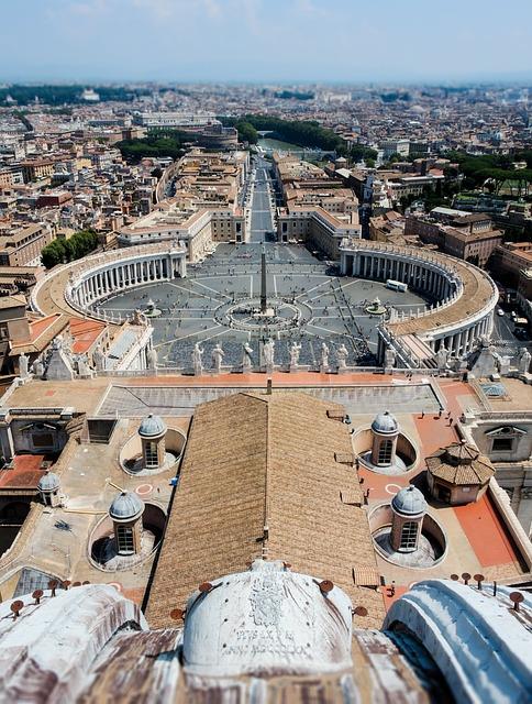 What Is the Largest Catholic Church in Italy? Architectural Marvel 2 St. Peter's Basilica: The Grandeur of Vatican City